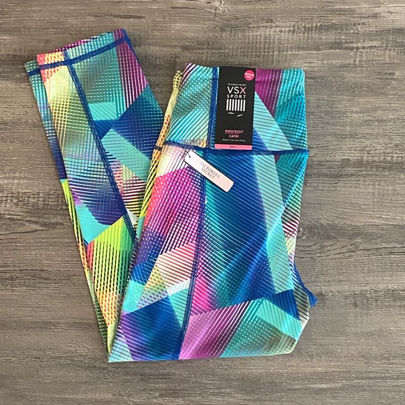 Victoria’s Secret Capri Sport Workout pants - Picture 1 of 5